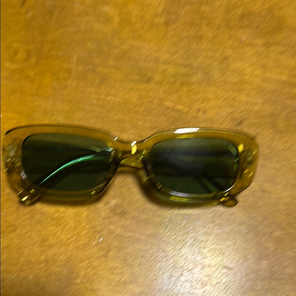 Stylish Gold Sunglasses with Case